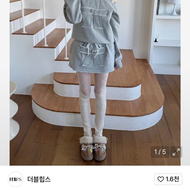 더블힙스 오프숄더 맨투맨