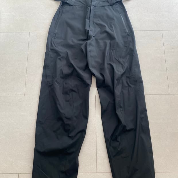 혜인서 24ss 쉘 팬츠 3사이즈 판매합니다.