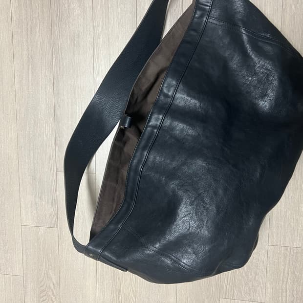 타이가 타카하시/뉴스보이 레더백/L