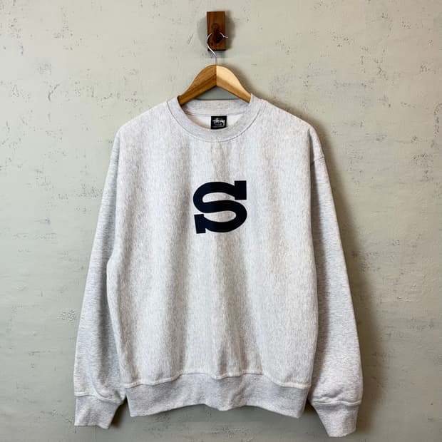 스투시 레터맨 스웻셔츠