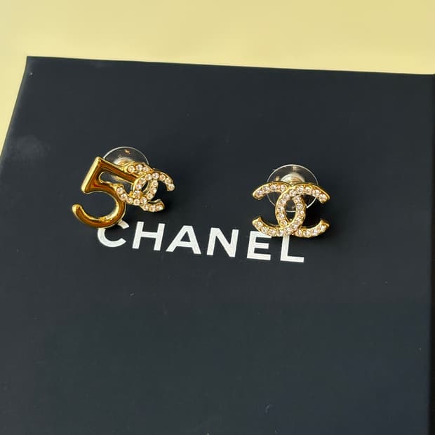 샤넬 정품 cc로고 업사이클링 넘버5 골드 귀걸이