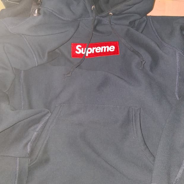 슈프림24FW 네이비 후드티