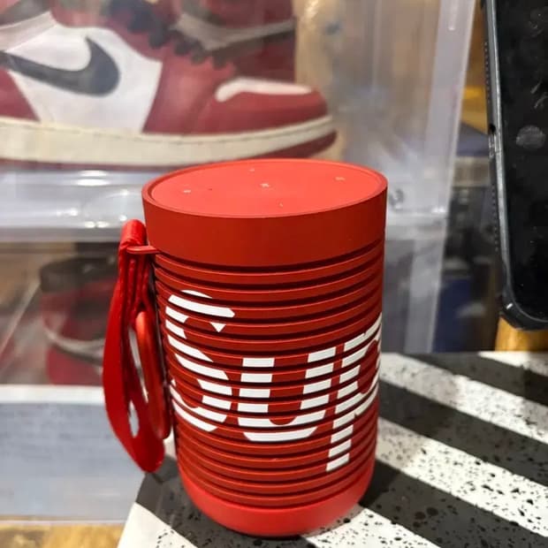 슈프림 x 뱅 앤 올룹슨 익스플로러 포터블 스피커 레드