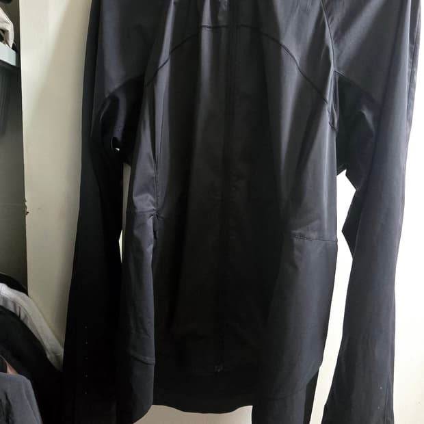 룰루레몬 슬림핏 바람막이