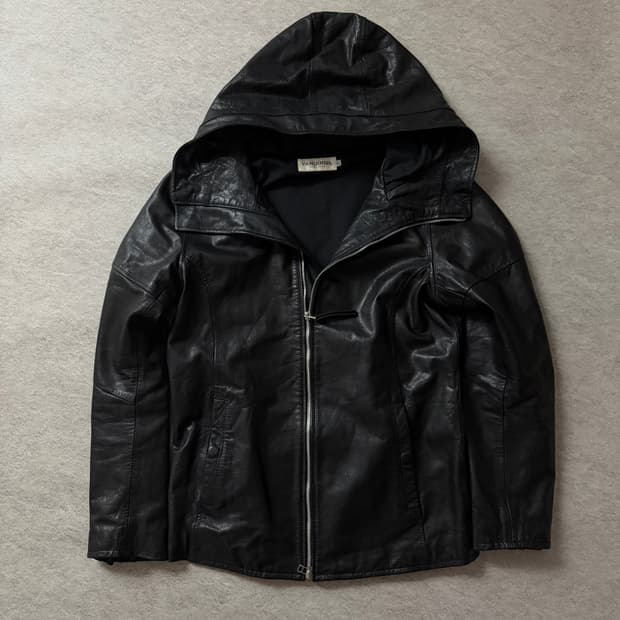 뱅퀴시 램스킨 후드 하이넥 자켓