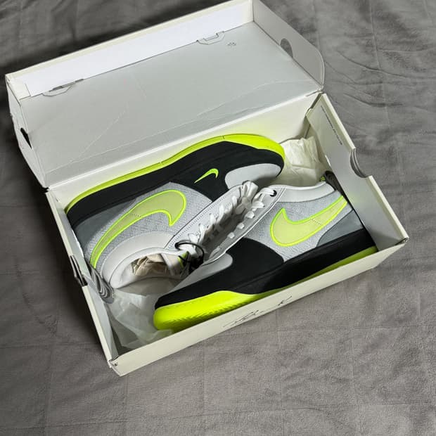 나이키 Book1 EP 라이트 스모크 그레이 볼트(새상품)