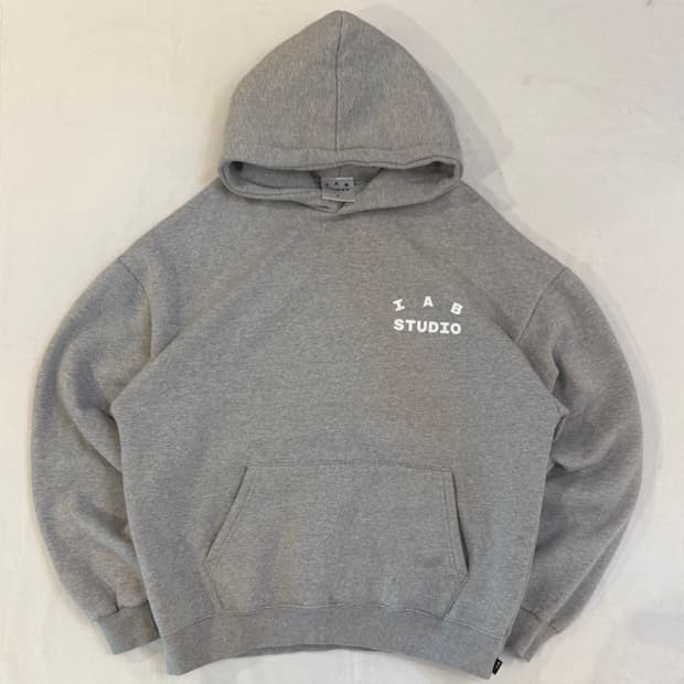아이앱 스튜디오 그레이 화이트 후드티