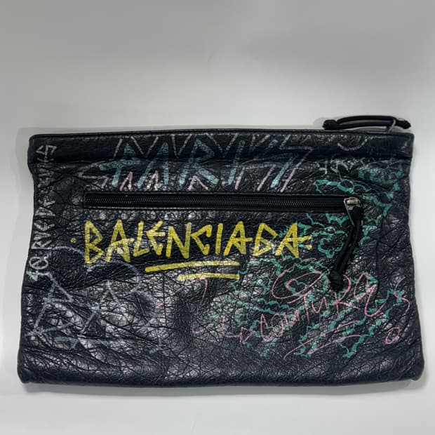 발렌시아가 그래피티 클러치백