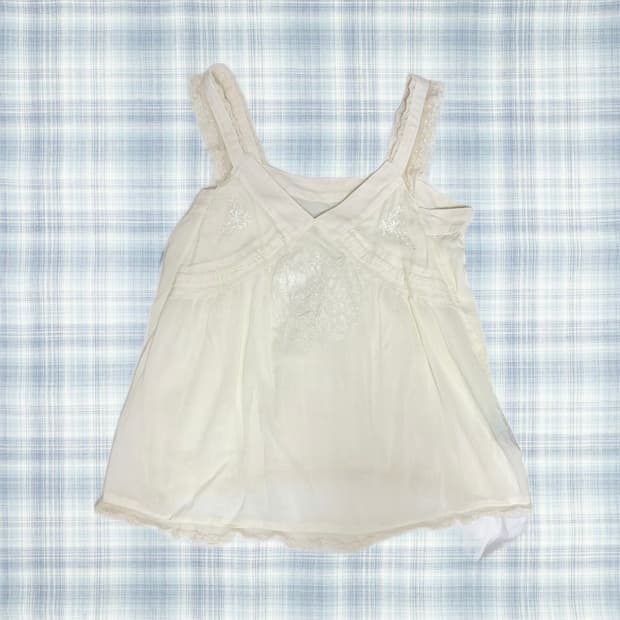 모리 아이보리 레이스 자수 나시