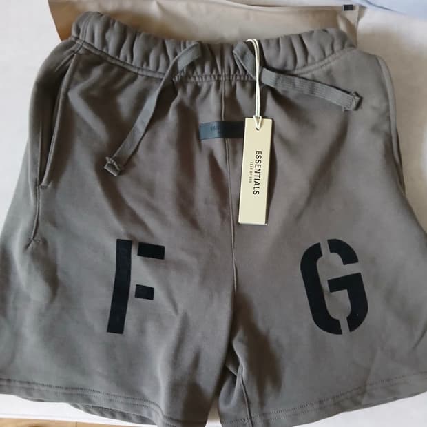 에센셜 스웻쇼츠 S