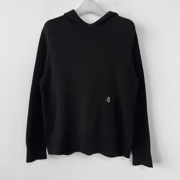 데바스테 23 로고 니트 후드