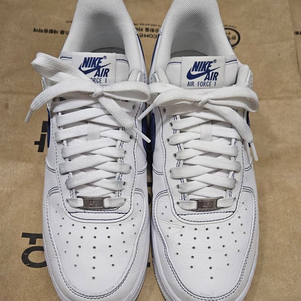 나이키 에어포스 1 '07 lv8 화이트 딥 로얄 블루 275