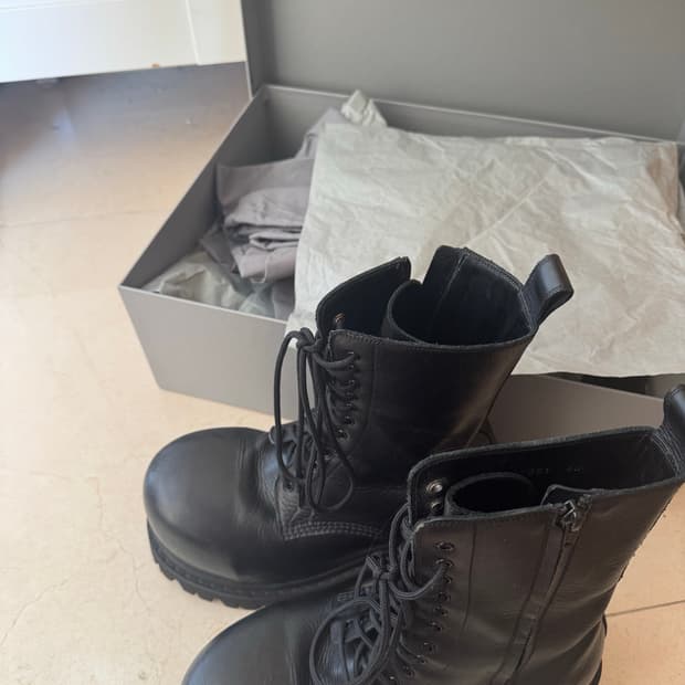 발렌시아가 스톰퍼 레더 부츠 40