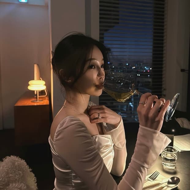 (새상품) 힐다 고희 실키 스완 블라우스 [화이트]
