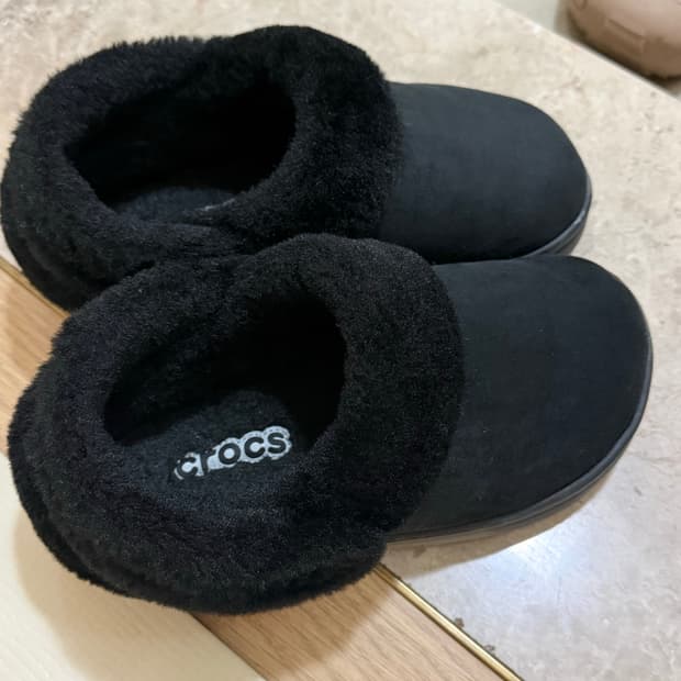 크록스 클래식 언퍼게터블 스웨이드 클로그 240