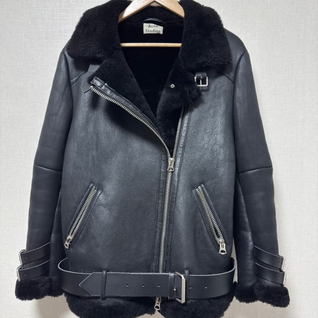 아쿠네스튜디오 블랙 무스탕 M 