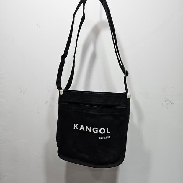 캉골(KANGOL) 조이 캔버스 크로스백 블랙 