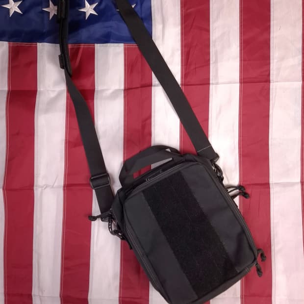 새제품 오리지날 맥스페디션 인코그니토 듀오 숄더백