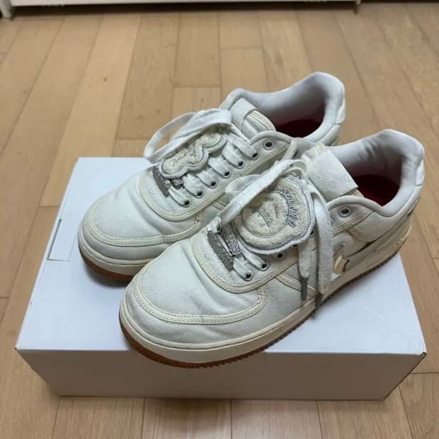 나이키 x 트래비스 스캇 에어포스1 로우 270