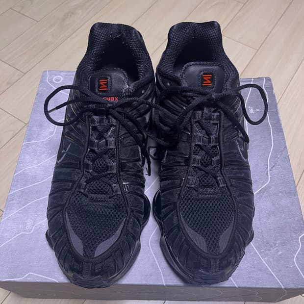 나이키 샥스 TL (W)270