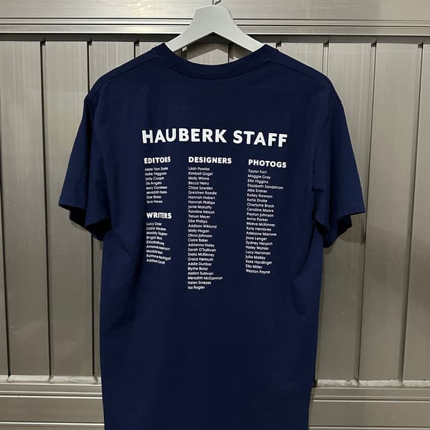 Hanes 헤인즈 'Hauberk Staff' 그래픽 반팔 티셔츠