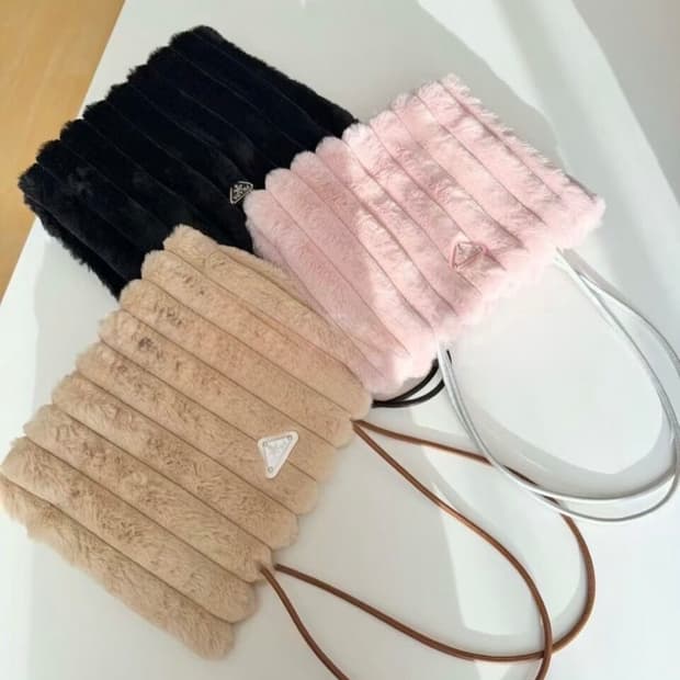 깜짝세일(새상품)정품 프라다 뷰티 블랙 퍼 토트백