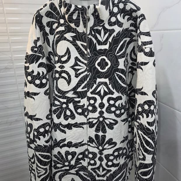 자라 블랙 앤 화이트 패턴  누빔 자켓