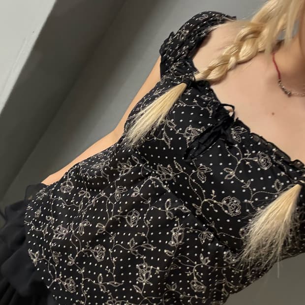 flower & dot pattern off-shoulder top