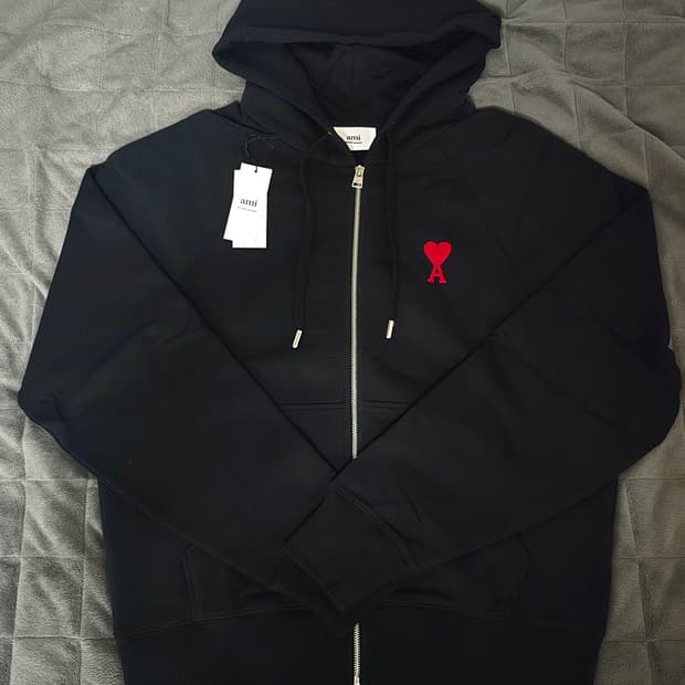 아미 스몰하트 로고 후드 집업 블랙
XL사이즈(국내105)