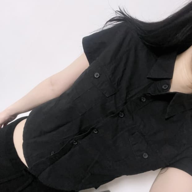 black shirt