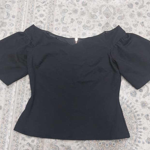 (새상품) TED BAKER 퍼프 블랙 블라우스 3사이즈 (44반-55)