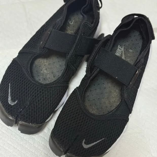 나이키 에어 리프트 검흰 샌들 