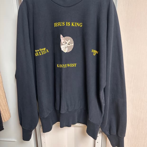 칸예 웨스트 jesus is king 도브 크루넥