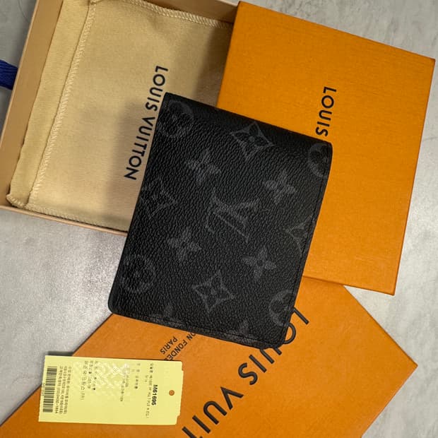 루이비통 이클립스 모노그램 반지갑 새상품급