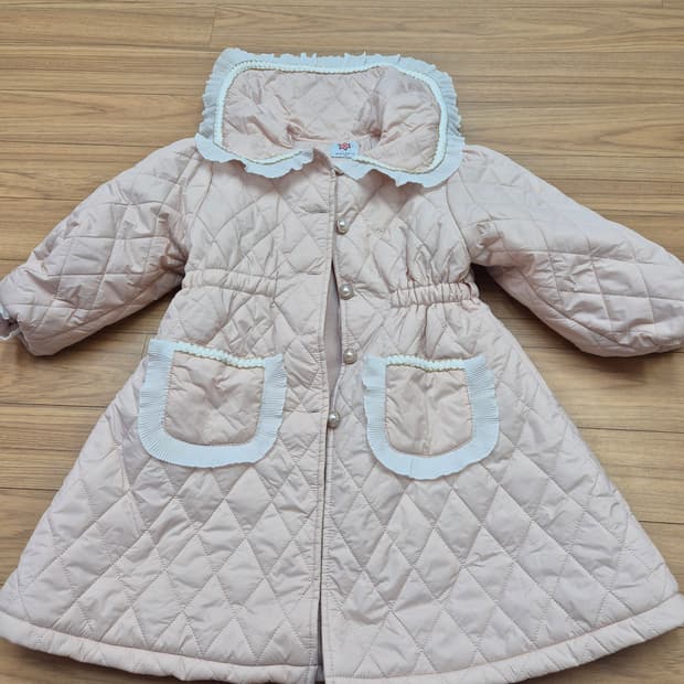 월튼키즈 여아용 퀼팅 패딩 점퍼 130사이즈입니다. 은은한 핑크색에 퀼팅