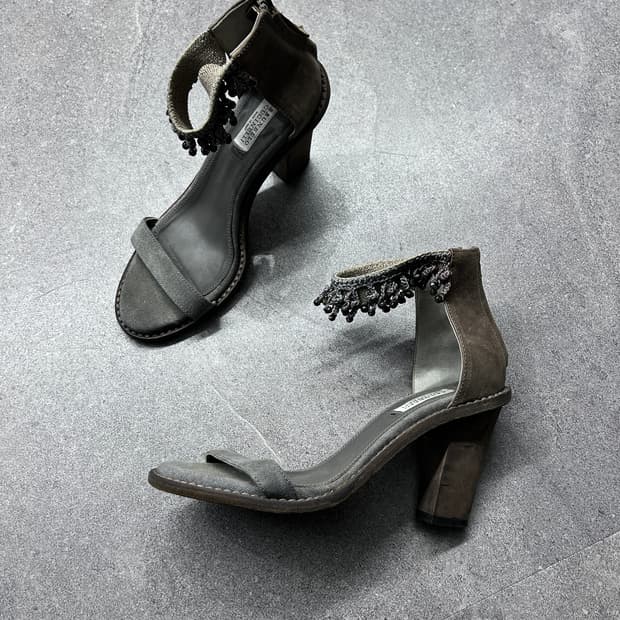 브루넬로 쿠치넬리 비즈 스트랩 샌들 힐