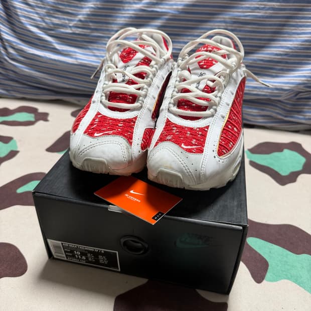 나이키 슈프림 테일윈드