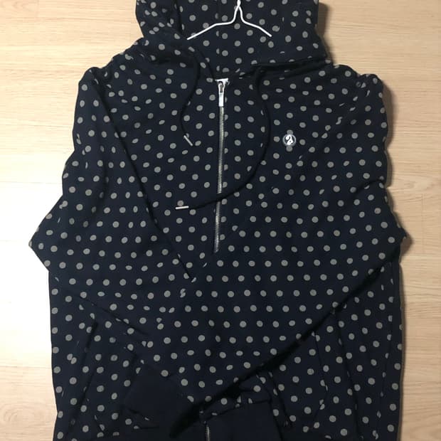 에이프릴에잇 도트 후드집업