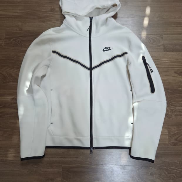 나이키 테크팩 화이트