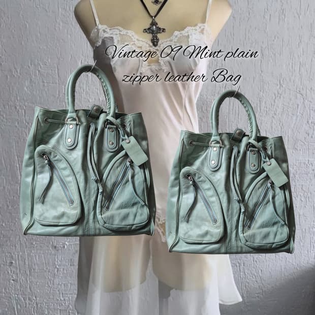 Vintage 09 Mint plain zipper leather Bag