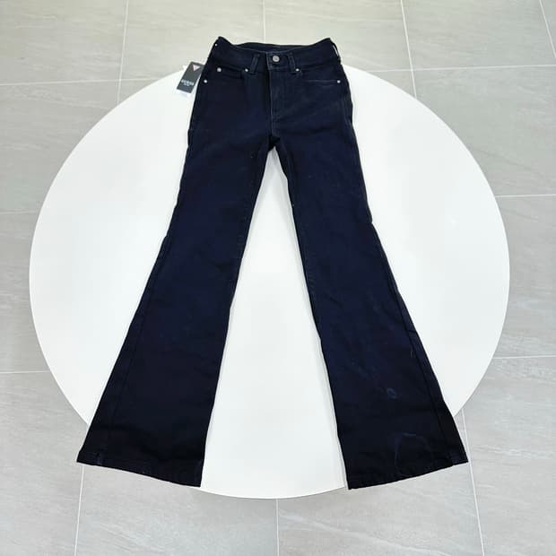 GUESS 블랙 플레어 진 24