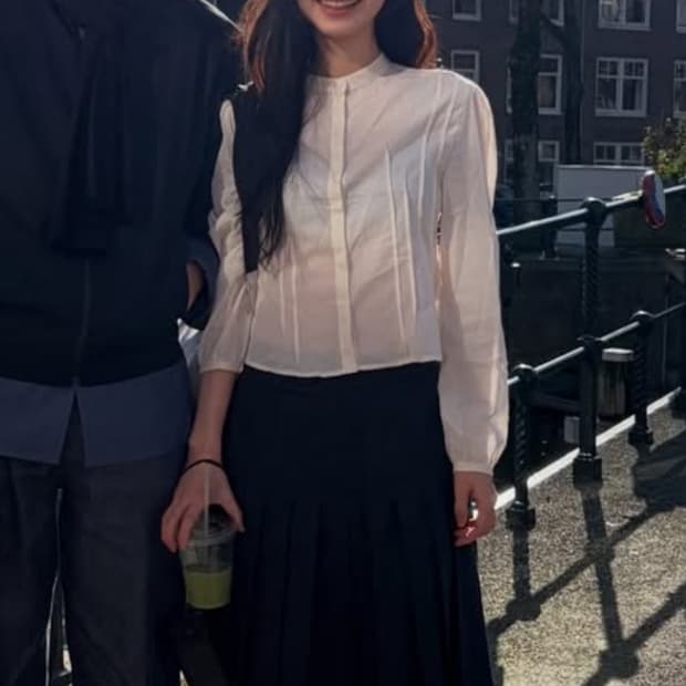 아모멘토 슬림핀턱 셔츠 1사이즈