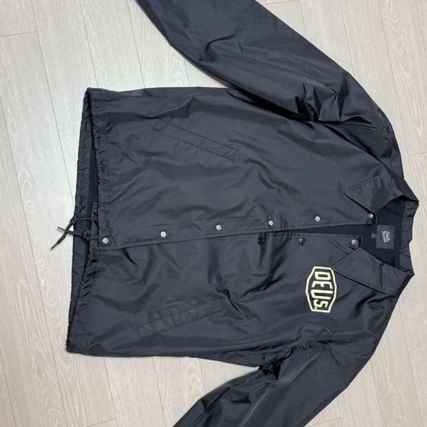 데우스 엑스 마키나 서울 블랙 코치 자켓