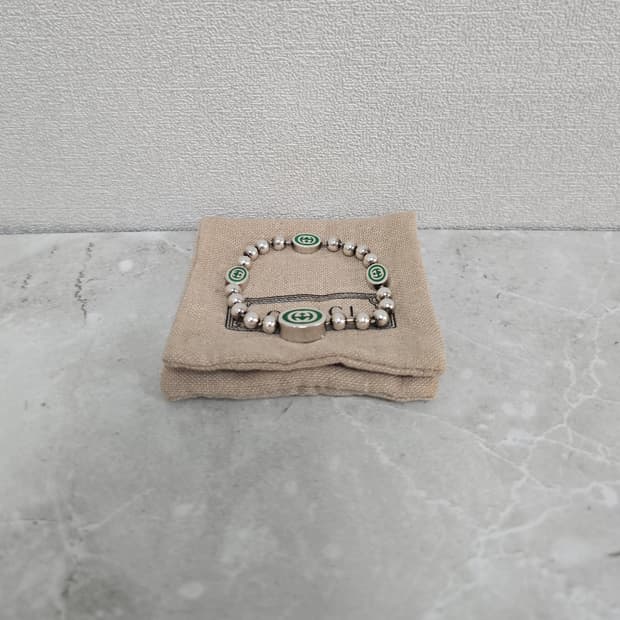 구찌 인터로킹 G 에나멜 볼 체인 팔찌 16호 판매