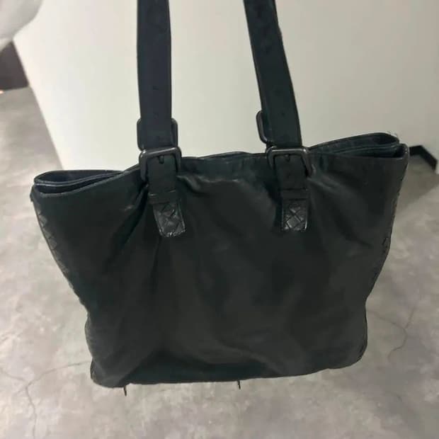 보테가베네타 양가죽 인트레치아토 버클 토트백