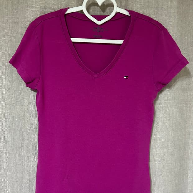 타미힐피거 마젠타 반팔 티셔츠
