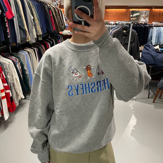 허쉬 초콜렛 맨투맨  