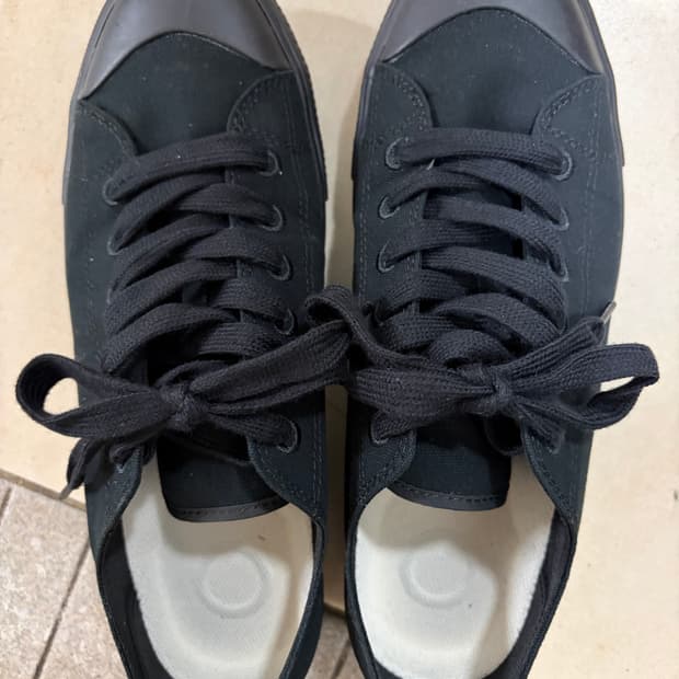 무인양품 무지 퍼셀 올 블랙 265 사이즈 판매합니다.