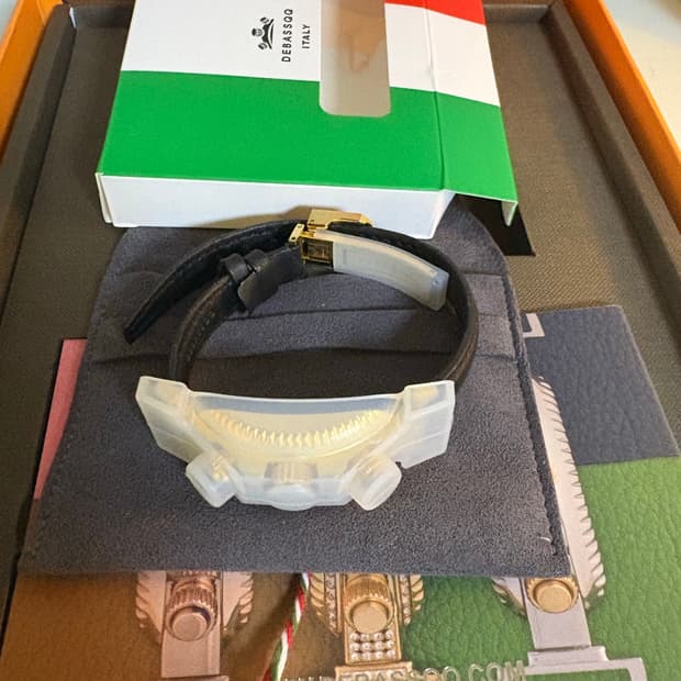 드바스크 금장 가죽팔찌