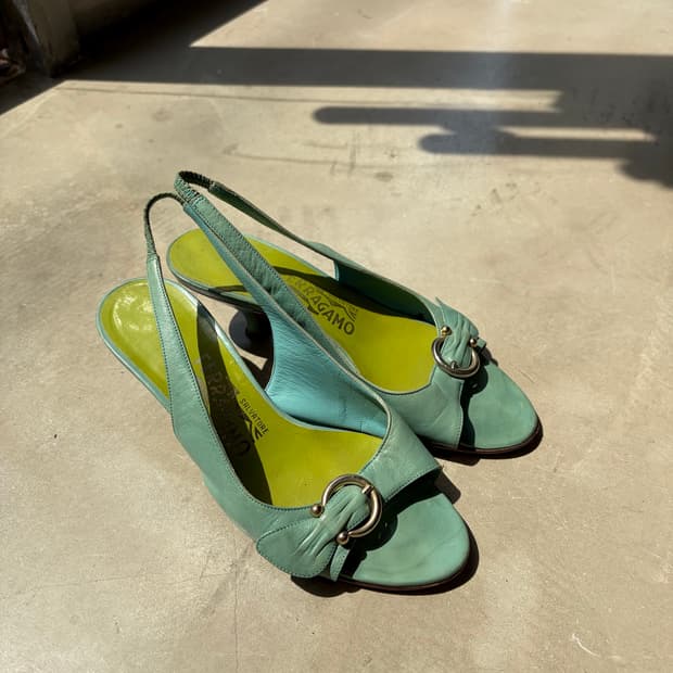 225) Salvatore Ferragamo 민트 레더 슬링백 힐
